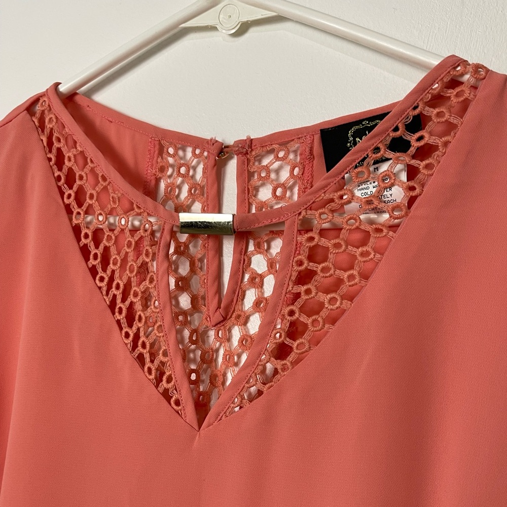 M|2 Short Sleeves Crochet Details Short Sleeves Blouse Top Women’s Size M - Picture 5 of 10